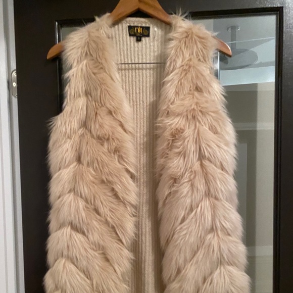 Fur vest - Picture 2 of 3